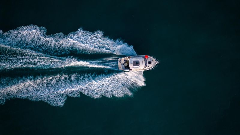 Speed boat